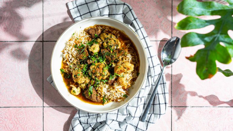 Lebanese cauliflower stew | Yakhnit Arnabit