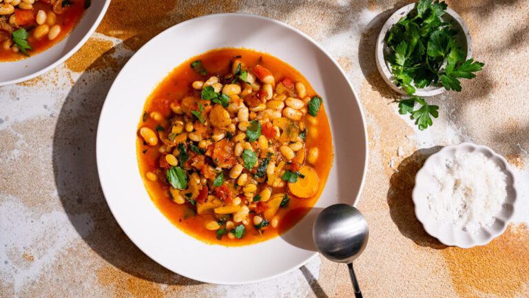 Fasolada – zyprische weiße Bohnen Suppe