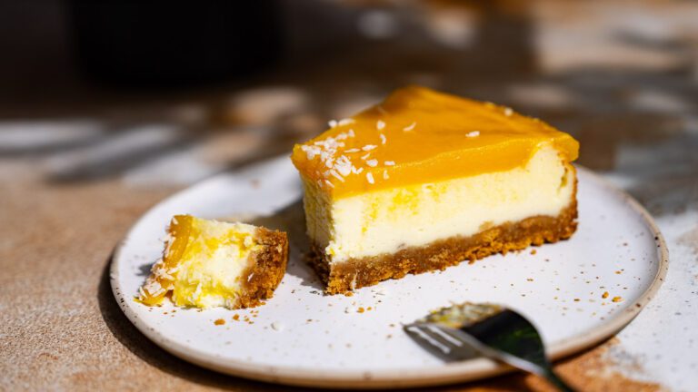 Labneh cheesecake with mango